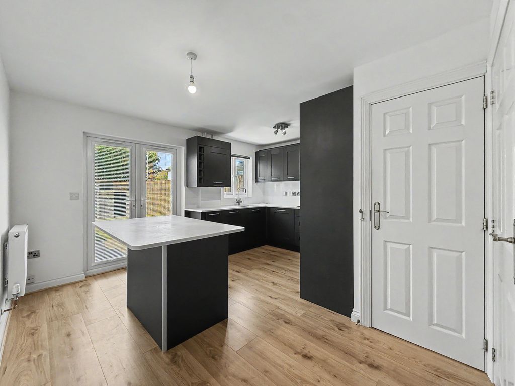 Property photo 3 of 14 Img5766