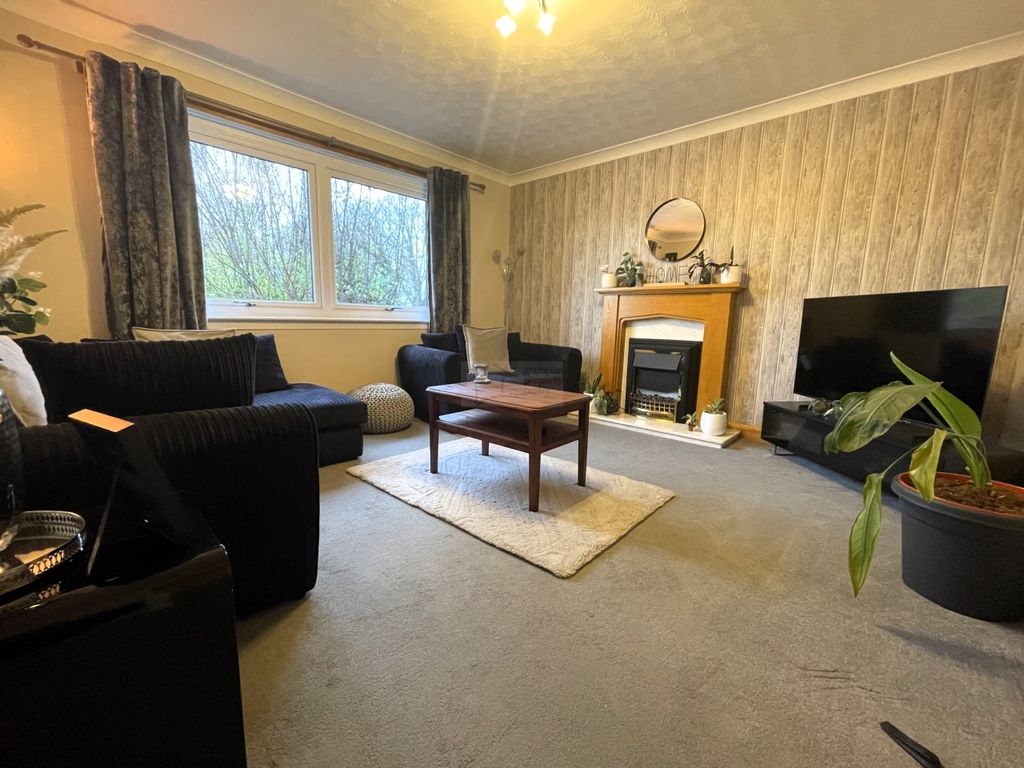 Property photo 3 of 15 Lounge A.Jpg