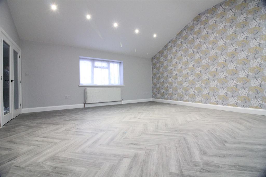 Property photo 3 of 12 7B466986-2647-4Ad6-9198-A75Edfc61606.Jpeg