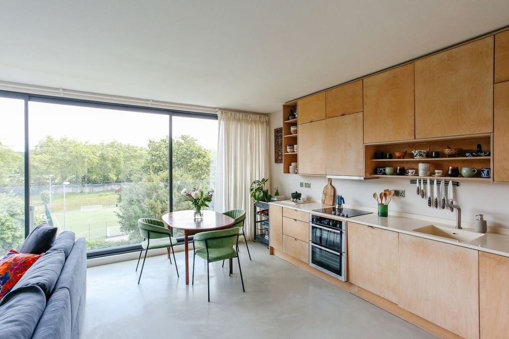 Property photo 1 of 17