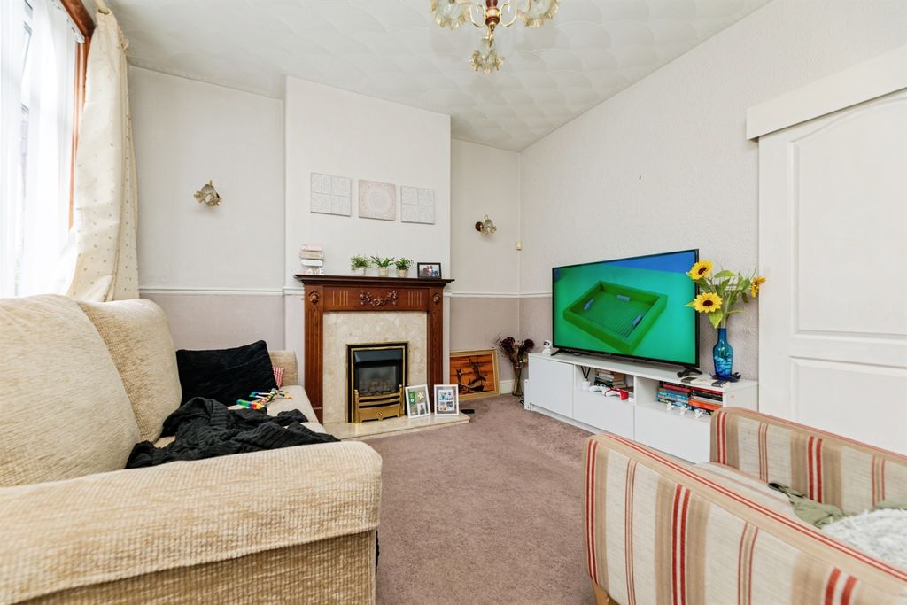 Property photo 3 of 14