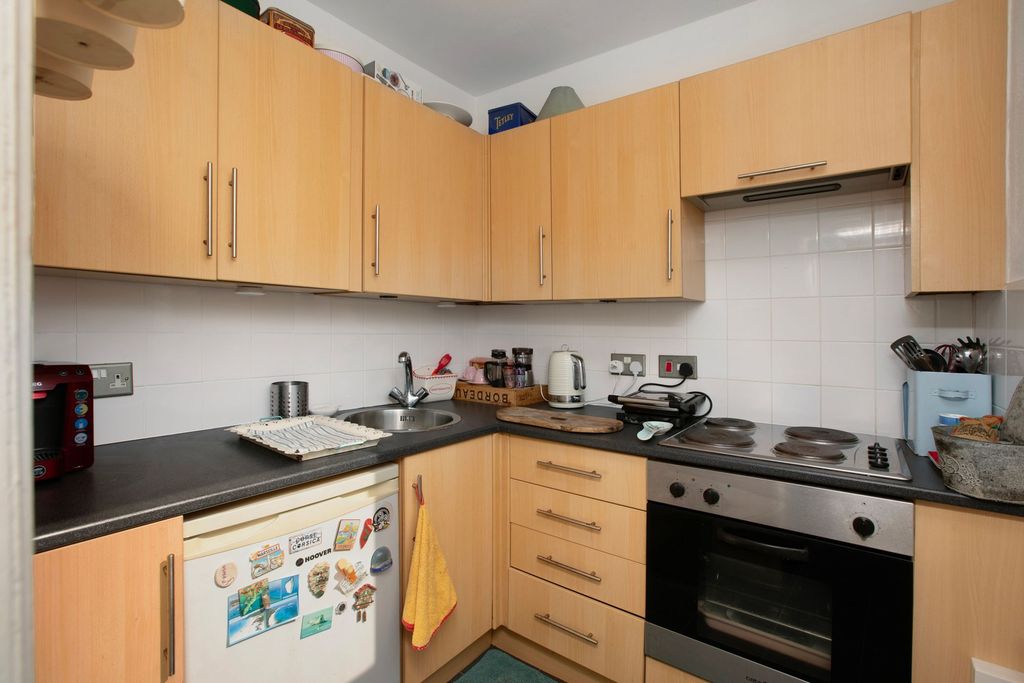 Property photo 2 of 6 Kitchen