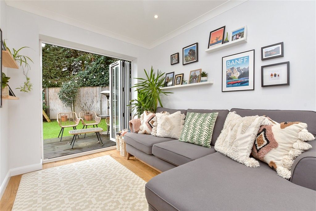 Property photo 2 of 10 Lounge