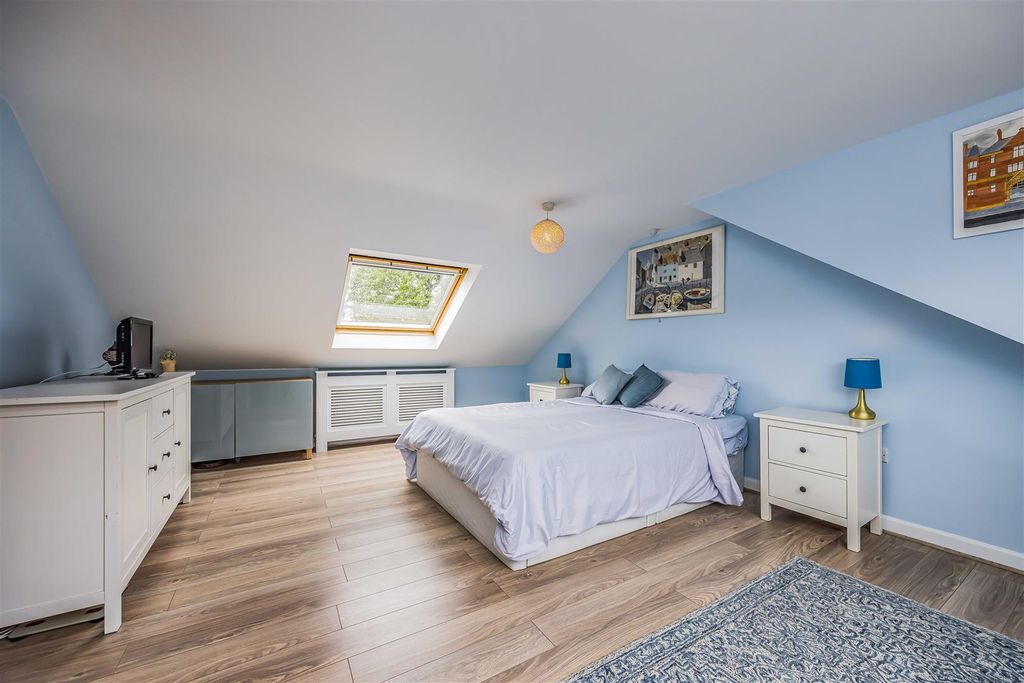 Property photo 2 of 28 Woodfield Park Road, Hermitage-Small-Porticomarket