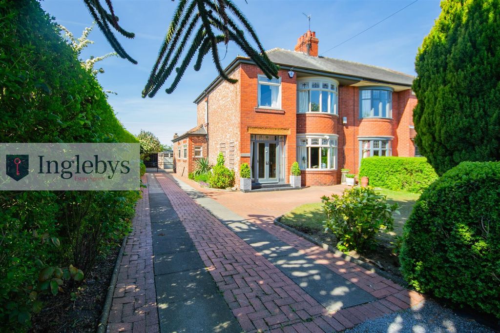 Property photo 2 of 41