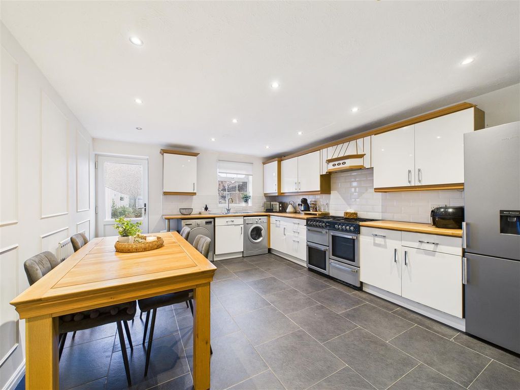 Property photo 2 of 14 Cam03303G0-Pr0299-Still002.Jpg