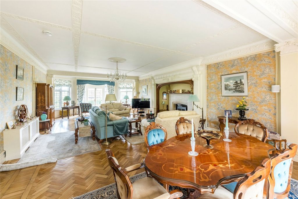 Property photo 2 of 12 Sitting Room