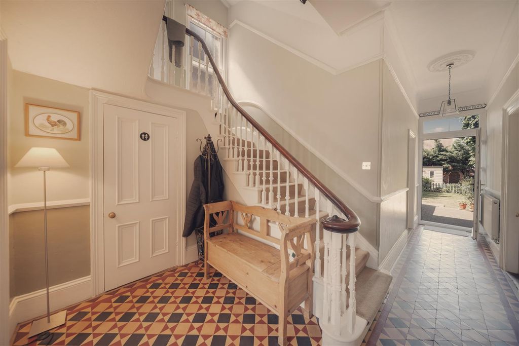 Property photo 2 of 25 Burlington Rd-40.Jpg
