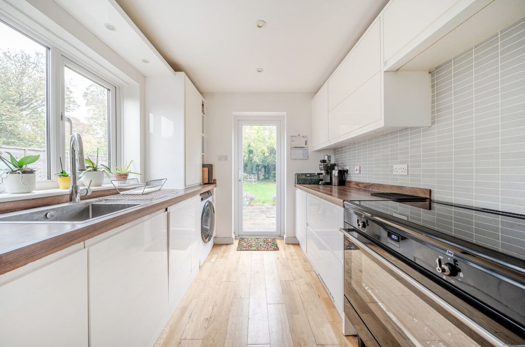 Property photo 3 of 12 1372977-3-6901ee6...