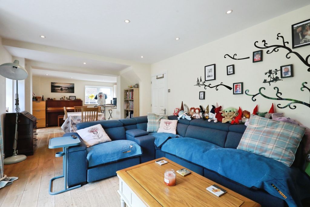 Property photo 2 of 33 Open Plan Living