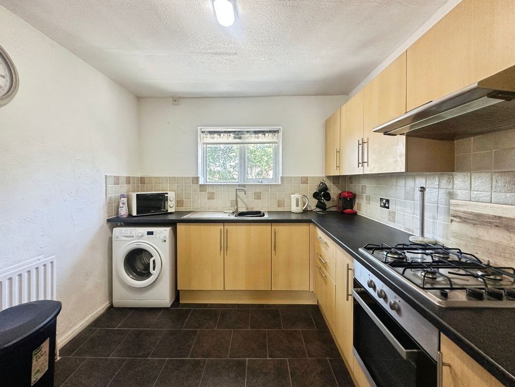 Property photo 3 of 7 Kitchen