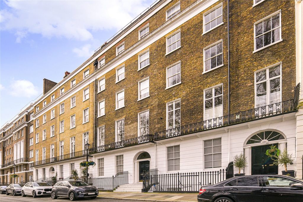 Property photo 2 of 11 External