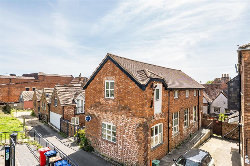 Property photo 1 of 17 1465112-2-6A105663Db3F6-Arw.Jpg