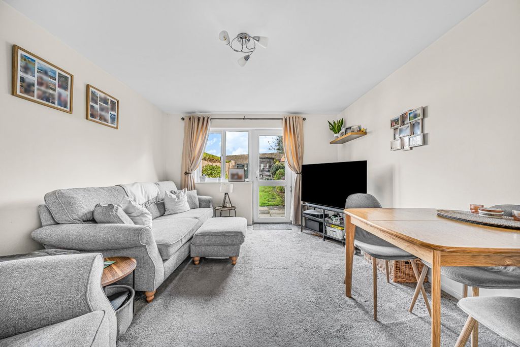 Property photo 3 of 21 Living Room