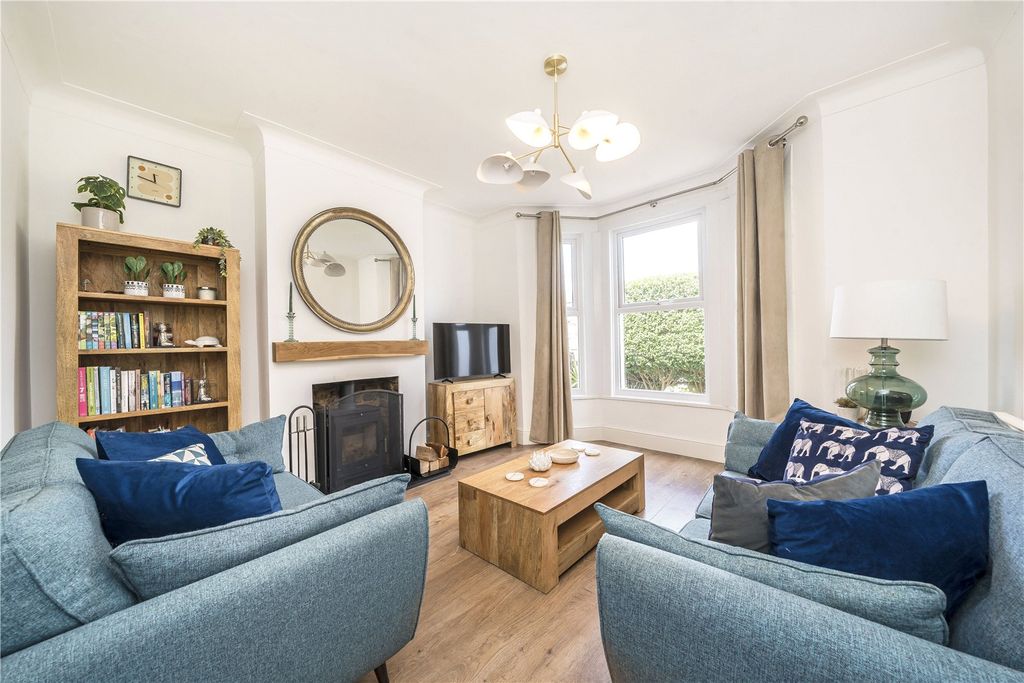 Property photo 2 of 11 Picture No. 18