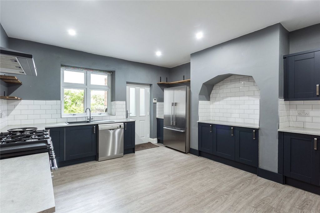 Property photo 3 of 12 Kitchen