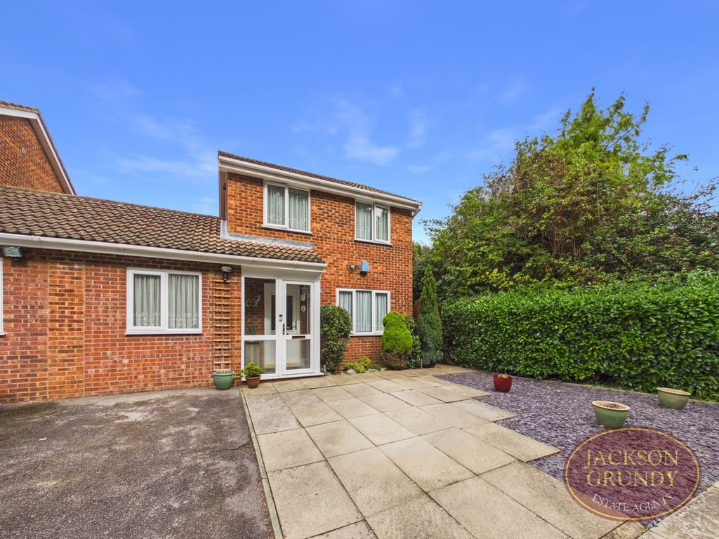 Property photo 1 of 21 Fishers Close