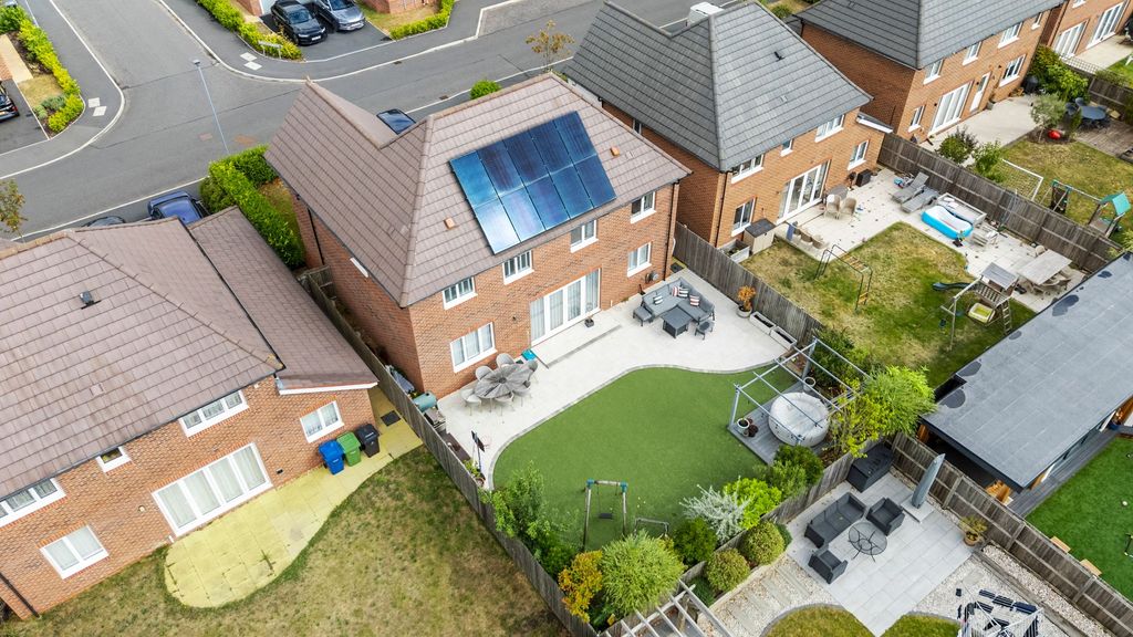 Property photo 2 of 35