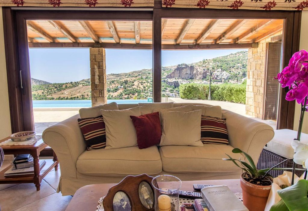 Property photo 2 of 30