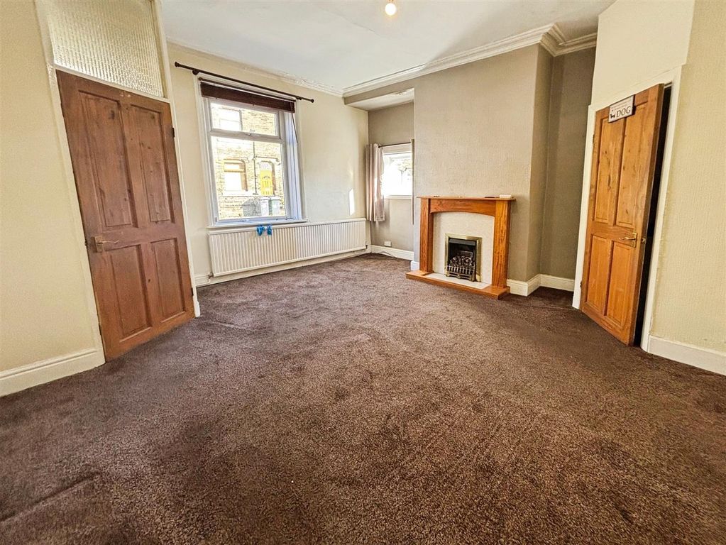 Property photo 2 of 12 Lounge