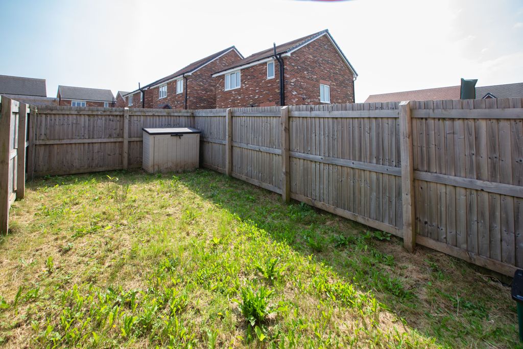 Property photo 2 of 15 16 Carr Lane-13