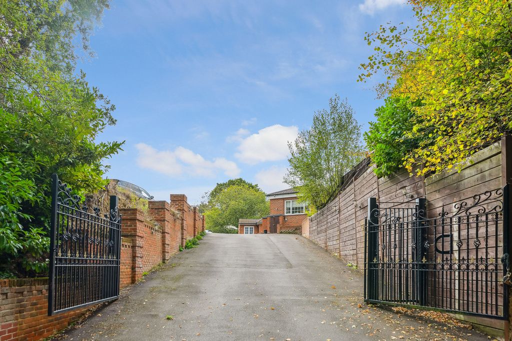 Property photo 2 of 14