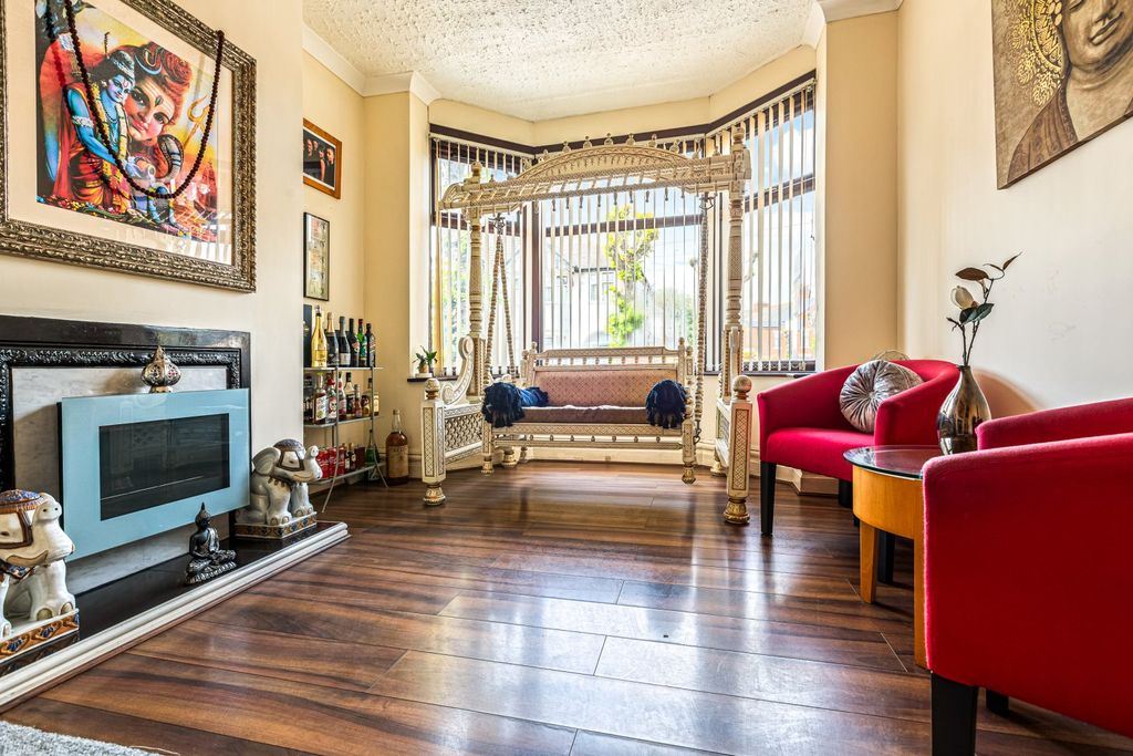 Property photo 3 of 32