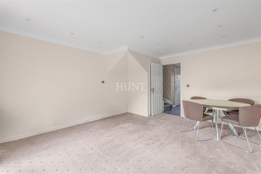 Property photo 3 of 25