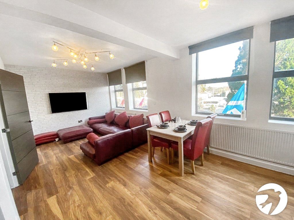 Property photo 3 of 7 Lounge