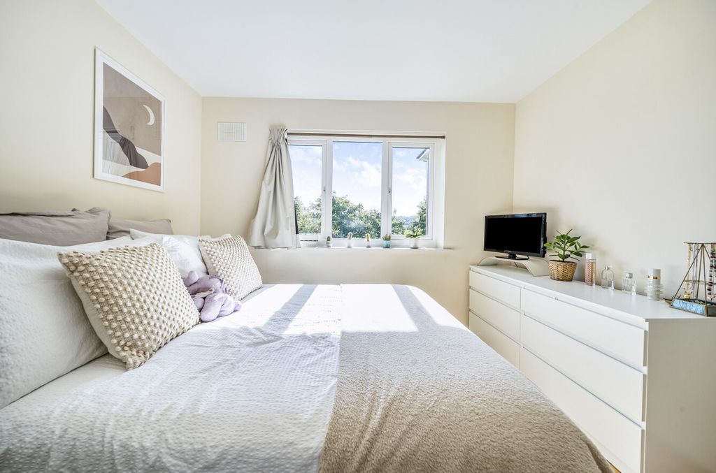 Property photo 2 of 21 1355493-20-68cd5A...