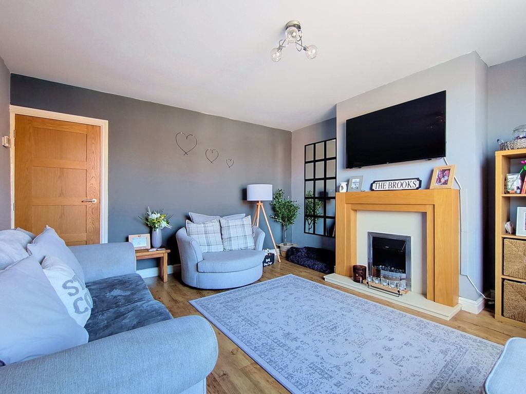 Property photo 3 of 14 71-Cornmill-Drive_00002