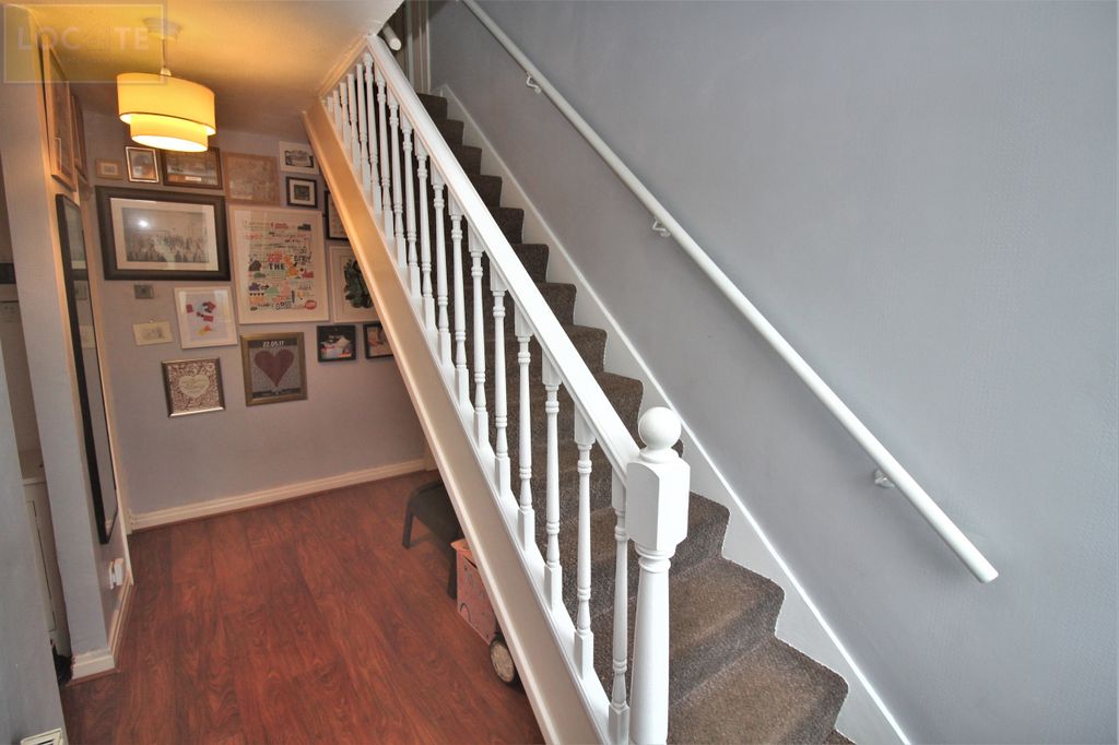 Property photo 3 of 18 Hallway