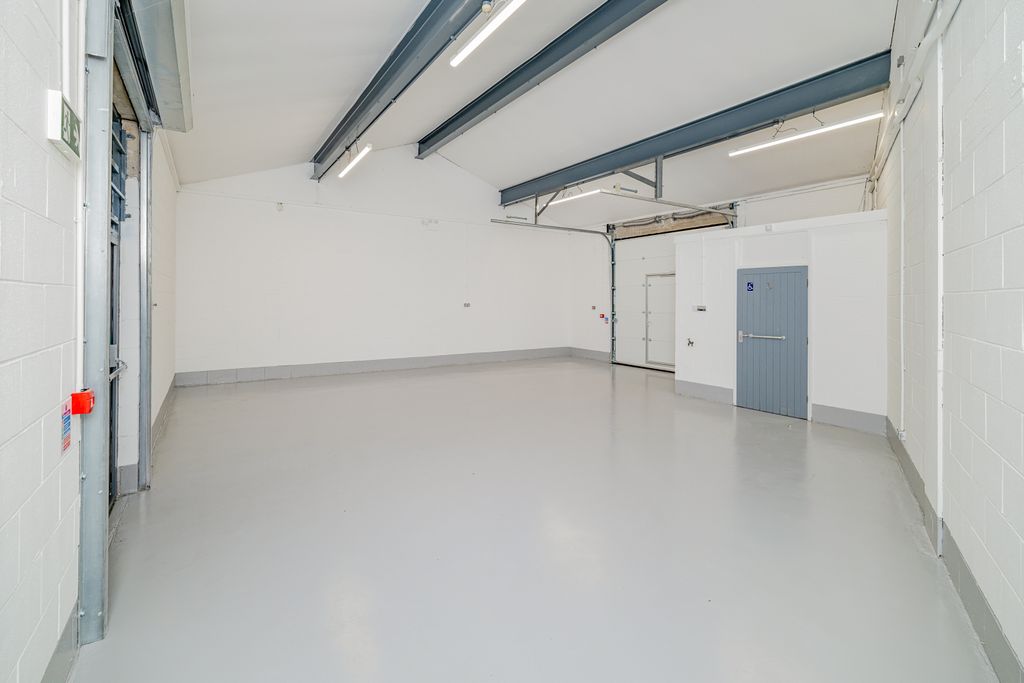 Property photo 3 of 7 8698364-Stills-Interior05(1)-800