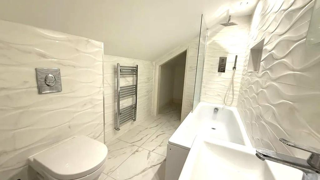 Property photo 3 of 5 Bathroom.Jpg