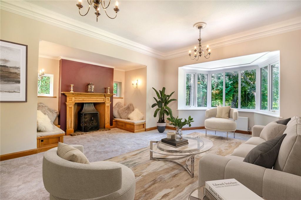 Property photo 2 of 21 Sitting Room