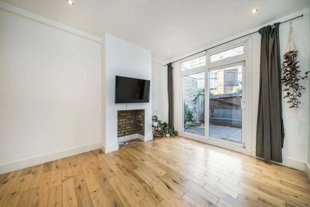 Property photo 2 of 6