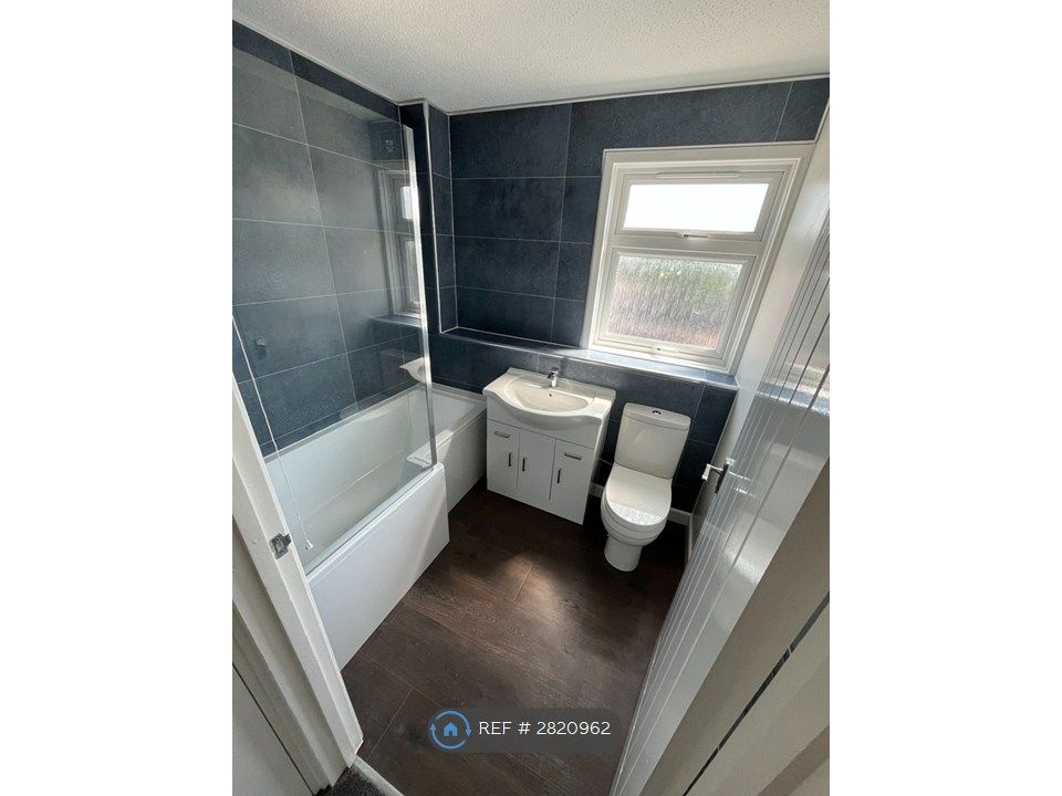 Property photo 3 of 7 Bathroom