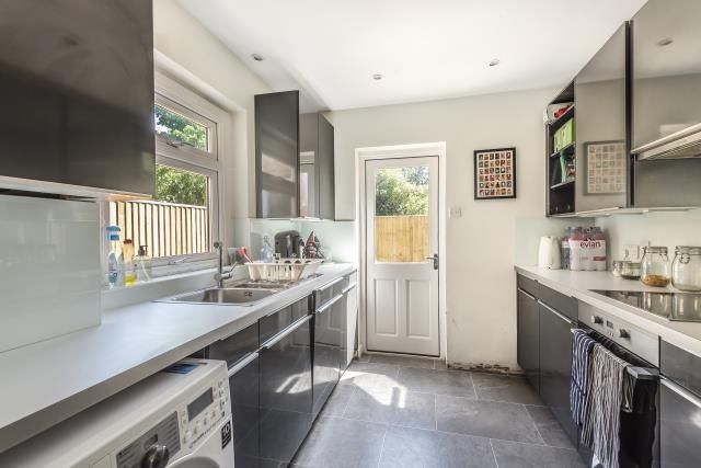 Property photo 3 of 10 Kitchen