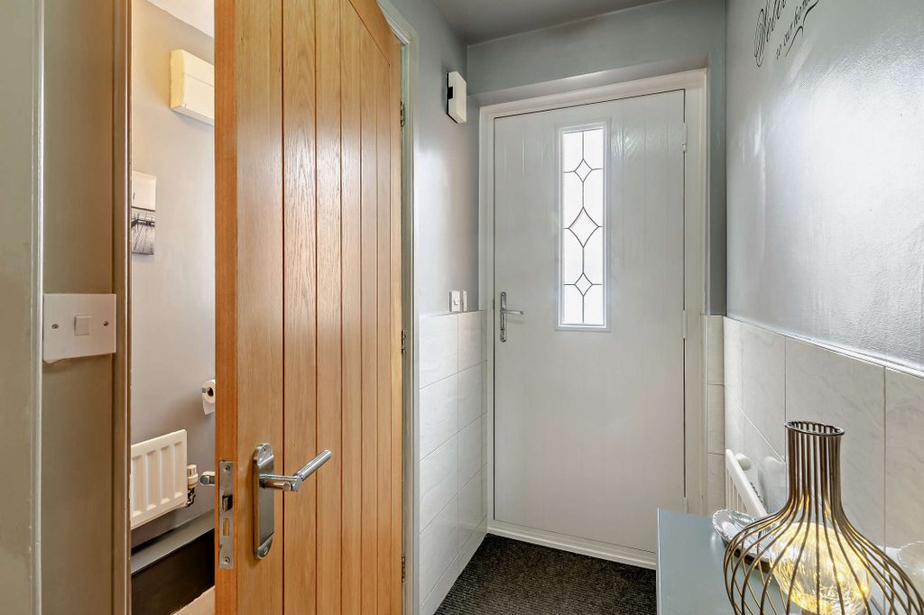 Property photo 2 of 22 Entrance Hallway