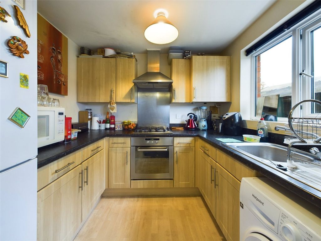 Property photo 2 of 9 Picture No. 11