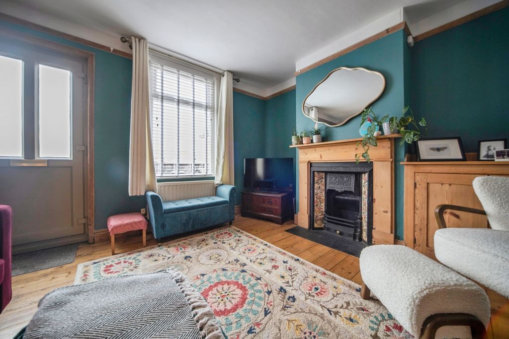 Property photo 2 of 16 Pbox-Img.Jpg