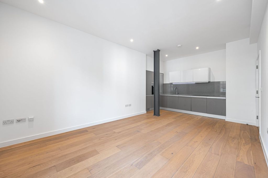 Property photo 2 of 8