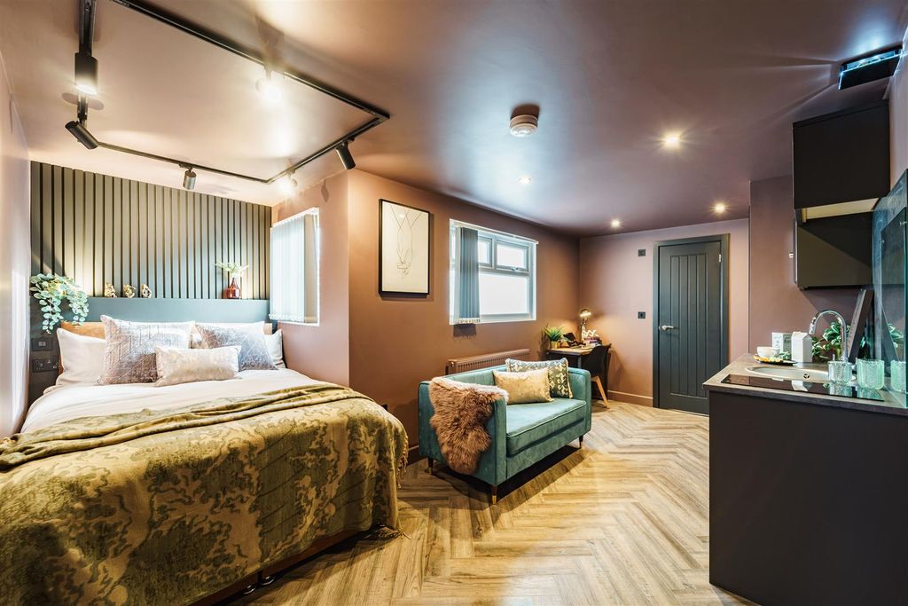 Property photo 1 of 12 011-A7R04229-Hdr.Jpg