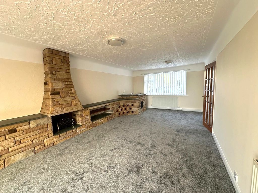Property photo 2 of 21 Lounge