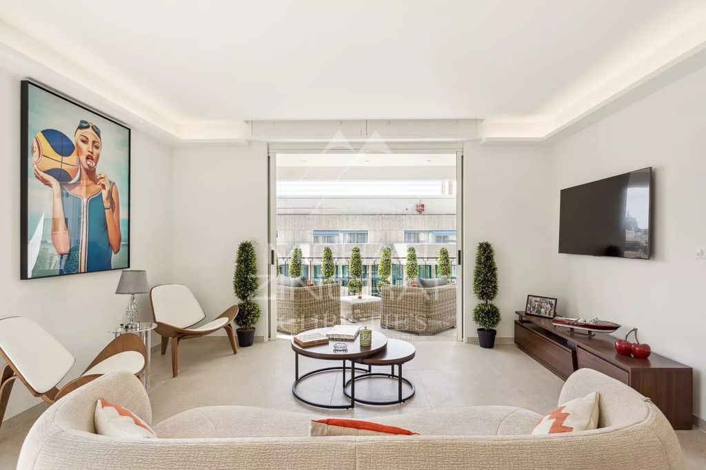 Property photo 1 of 10 Cannes - Banane - Fully Renovated 3-Room Apartment
