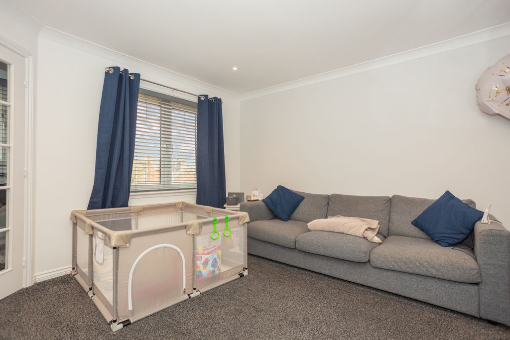 Property photo 3 of 20 Living Room