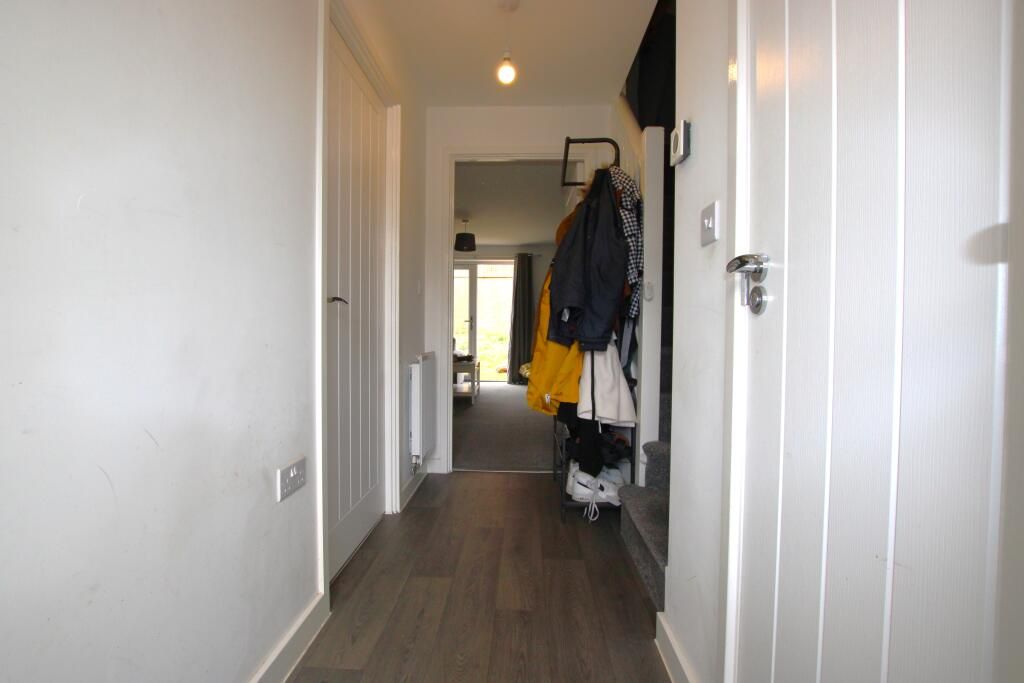 Property photo 3 of 16 Entrance Hall