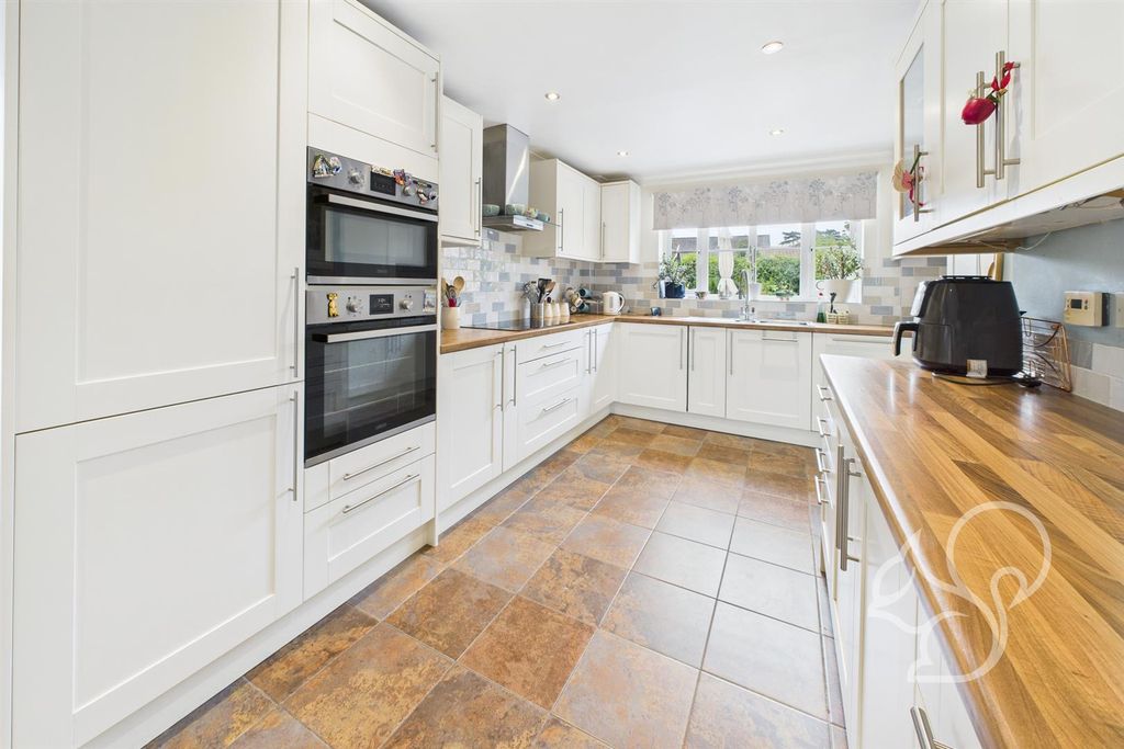 Property photo 3 of 29 Kitchen