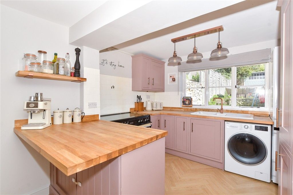 Property photo 3 of 8 Kitchen