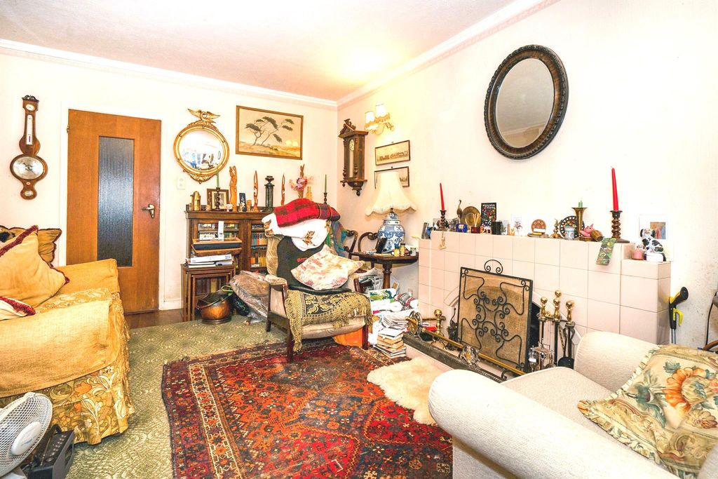 Property photo 3 of 18